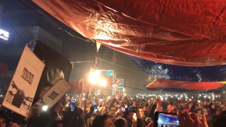 Anti-CAA protest: शाहीनबाग में प्रदर्शनकारियों ने 2019 की आखिरी रात भी किया प्रोटेस्ट, राष्ट्रगान गाकर अपनी मांगो को दोहराया