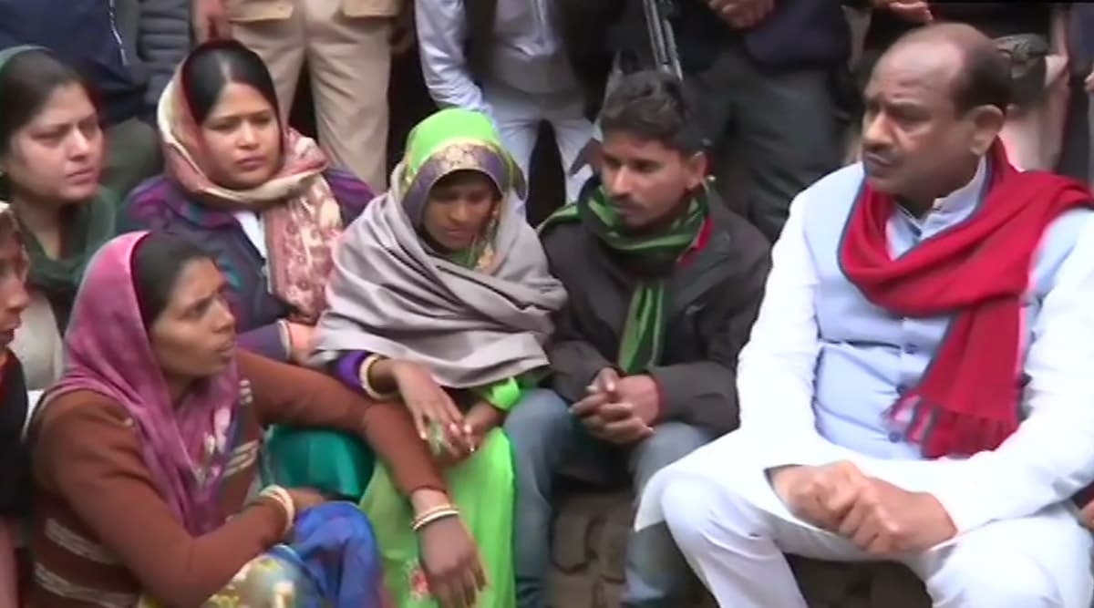 राजस्थान: कोटा के जेके लोन अस्पताल में बच्चों की मौत का आंकड़ा 107 पहुंचा, परिवारजनों से मिले लोकसभा अध्यक्ष ओम बिरला राजस्थान: कोटा के जेके लोन अस्पताल में बच्चों की मौत का आंकड़ा 107 पहुंचा, परिवारजनों से मिले लोकसभा अध्यक्ष ओम बिरला