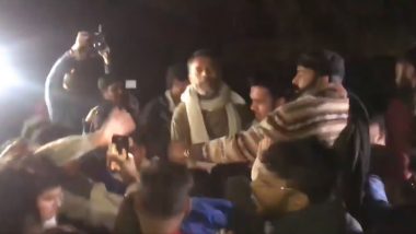 JNU हिंसा: स्वराज इंडिया पार्टी के संस्थापक योगेंद्र यादव का आरोप, जेएनयू छात्रों से मिलने के दौरान तीन बार हमला- मुंह पर मारी लात