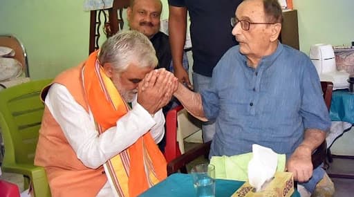 देश के पहले लोकसभा सदस्य कमल बहादुर सिंह का 93 साल की उम्र में निधन, राजकीय सम्मान के साथ बिहार में सोमवार को होगा अंतिम संस्कार देश के पहले लोकसभा सदस्य कमल बहादुर सिंह का 93 साल की उम्र में निधन, राजकीय सम्मान के साथ बिहार में सोमवार को होगा अंतिम संस्कार