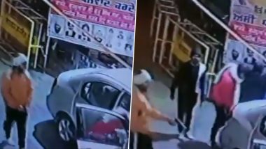 दिल्ली में अपराधियों के हौसले बुलंद, बंदूक की नोक पर शख्स को लूटा- वारदात CCTV में कैद