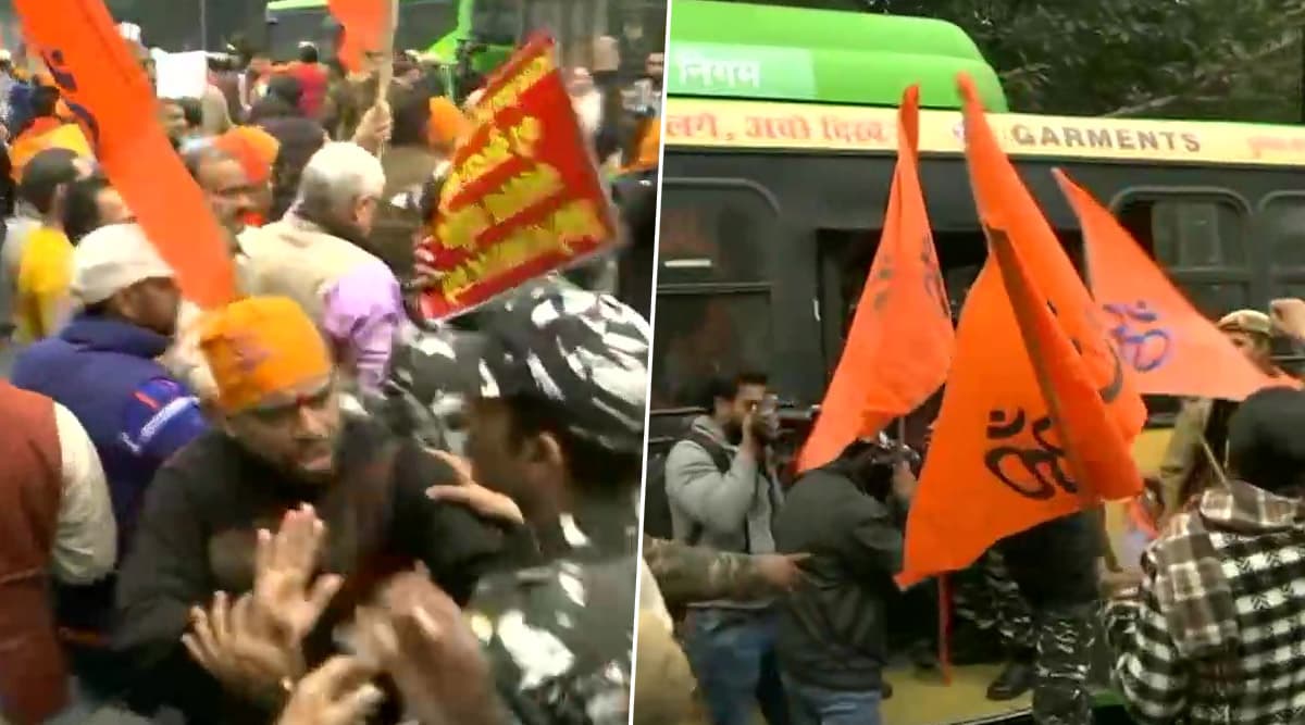 पाकिस्तान में ननकाना साहिब गुरूद्वारे पर हुए हमले को लेकर आक्रामक हुआ बजरंग दल, दिल्ली में किया विरोध प्रदर्शन, पुलिस ने हिरासत में लिया पाकिस्तान में ननकाना साहिब गुरूद्वारे पर हुए हमले को लेकर आक्रामक हुआ बजरंग दल, दिल्ली में किया विरोध प्रदर्शन, पुलिस ने हिरासत में लिया