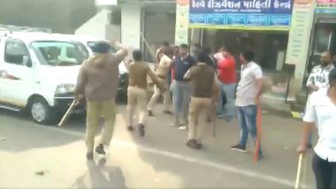 JNU हिंसा की आग अहमदाबाद पहुंची, ABVP-NSUI कार्यकर्ताओं ने बीच सड़क पर जमकर मारपीट- देखें VIDEO
