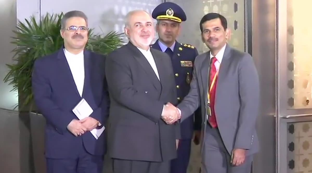 Iran-US Conflict: अमेरिका से जारी तनाव के बीच भारत पहुंचे ईरान के विदेश मंत्री जवाद जरीफ, पीएम मोदी से मुलाकात कर तय कर सकते हैं आगे की रणनीति Iran-US Conflict: अमेरिका से जारी तनाव के बीच भारत पहुंचे ईरान के विदेश मंत्री जवाद जरीफ, पीएम मोदी से मुलाकात कर तय कर सकते हैं आगे की रणनीति