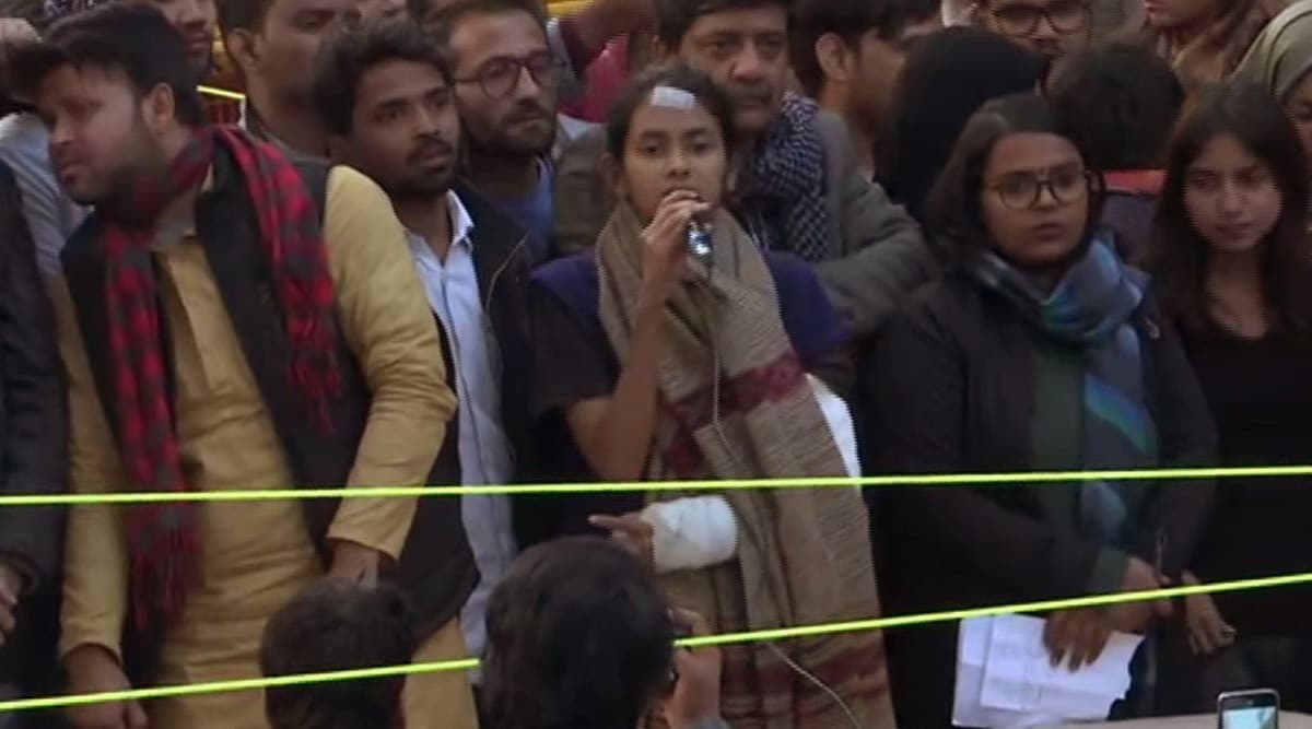 JNU छात्रसंघ अध्यक्ष आइशी घोष ने जामिया के बाहर दिया बड़ा बयान, कहा- कश्मीर से ही शुरू हुई संविधान में छेड़छाड़ JNU छात्रसंघ अध्यक्ष आइशी घोष ने जामिया के बाहर दिया बड़ा बयान, कहा- कश्मीर से ही शुरू हुई संविधान में छेड़छाड़