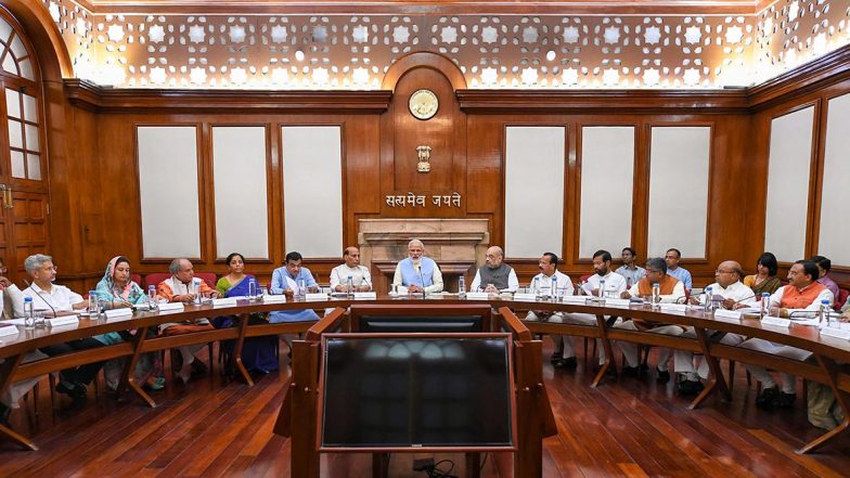 जम्मू-कश्मीर: मोदी सरकार के 36 मंत्री जाएंगे जनता के बीच, लोगों को बताएंगे आर्टिकल 370 हटाने के फायदे