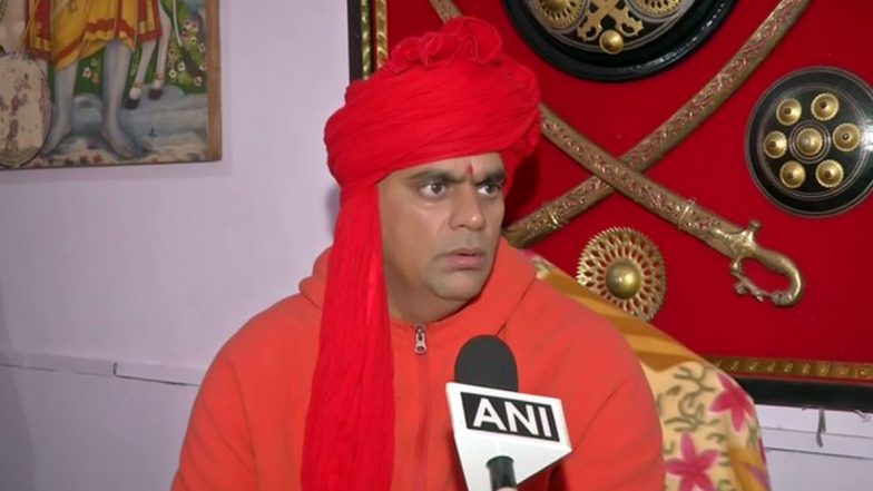 सावरकर-गोडसे विवाद: स्वामी चक्रपाणि ने कहा- हमने सुना है राहुल गांधी समलैंगिक हैं