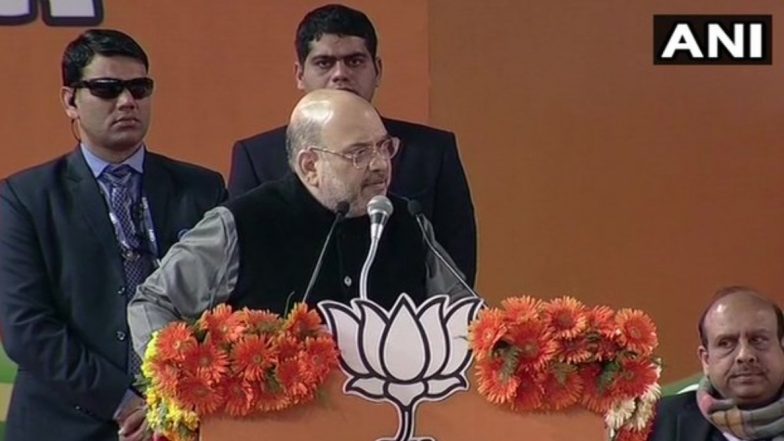 सीएए पर बीजेपी का घर-घर संपर्क अभियान, अमित शाह ने दिल्ली के लाजपत नगर  में लोगों से की मुलाकात