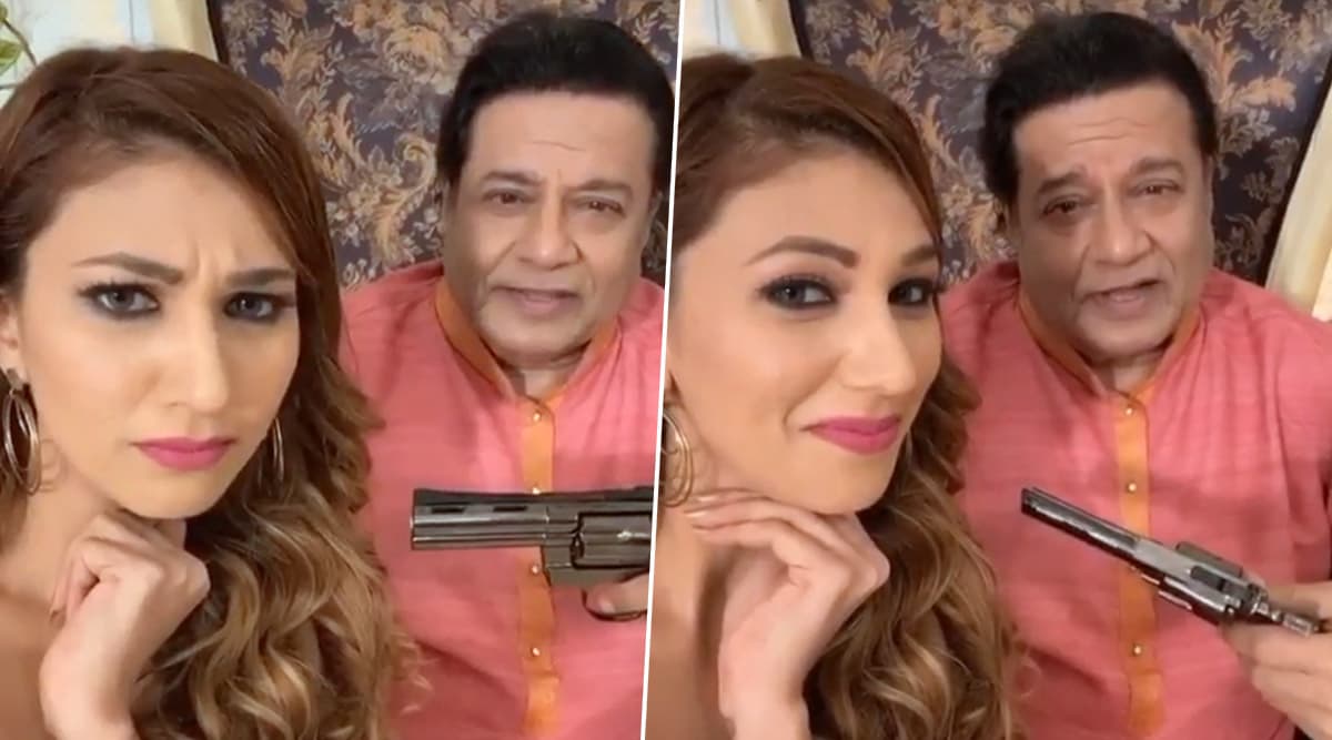 अनूप जलोटा ने जसलीन मथारू पर तानी बंदूक, लेटेस्ट TikTok Video इंटरनेट हुआ Viral अनूप जलोटा ने जसलीन मथारू पर तानी बंदूक, लेटेस्ट TikTok Video इंटरनेट हुआ Viral