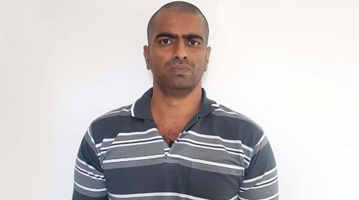मंगलुरु एयरपोर्ट पर बम रखने वाले संदिग्ध आदित्य राव ने किया सरेंडर, पूछताछ जारी मंगलुरु एयरपोर्ट पर बम रखने वाले संदिग्ध आदित्य राव ने किया सरेंडर, पूछताछ जारी