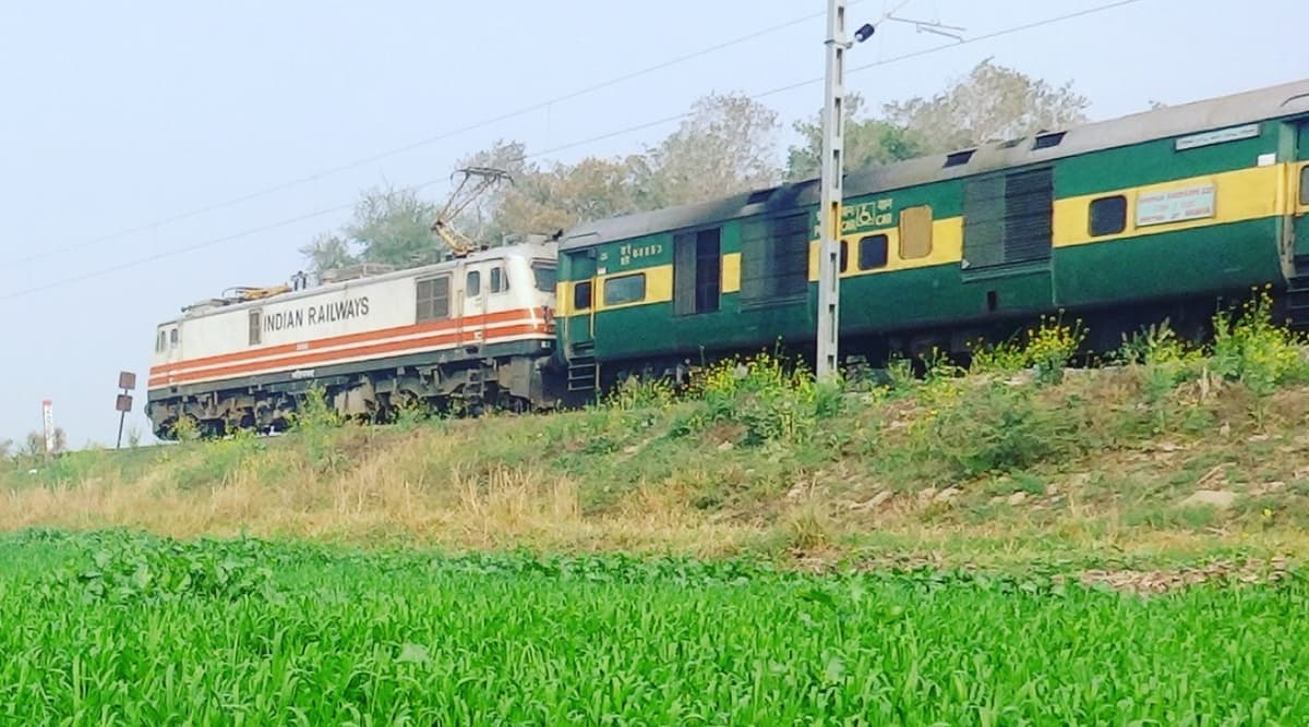 बड़ा रेल हादसा टला, गरीबरथ एक्सप्रेस दीनदयाल उपाध्याय जंक्शन के पास पटरी से उतरी- बाल बाल बचे सैकड़ों यात्री बड़ा रेल हादसा टला, गरीबरथ एक्सप्रेस दीनदयाल उपाध्याय जंक्शन के पास पटरी से उतरी- बाल बाल बचे सैकड़ों यात्री