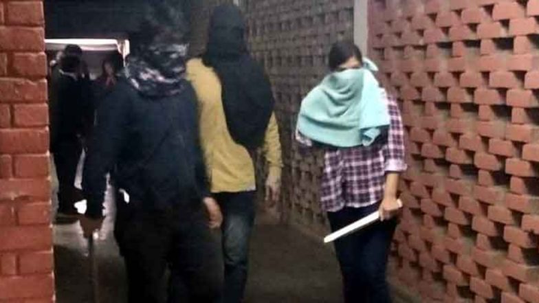 JNU हिंसा: आलिया भट्ट, अनिल कपूर, ट्विंकल खन्ना समेत कई फिल्मी सितारों ने घटना को बताया डरावना, दुखद और निर्दयी