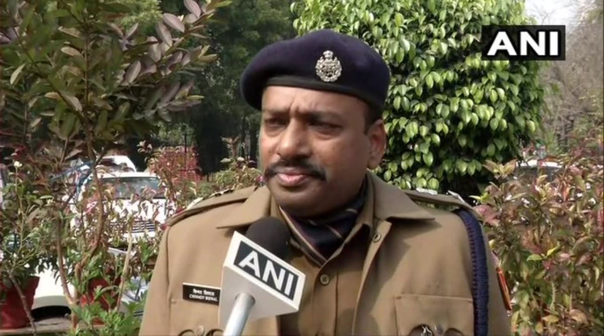 CAA Protest: शाहीन बाग के प्रदर्शनकारियों से दक्षिण-पूर्वी दिल्ली के DCP की अपील, कहा- HC के आदेशों का करें पालन, कानून व्यवस्था बनाए रखना हमारी प्राथमिकता CAA Protest: शाहीन बाग के प्रदर्शनकारियों से दक्षिण-पूर्वी दिल्ली के DCP की अपील, कहा- HC के आदेशों का करें पालन, कानून व्यवस्था बनाए रखना हमारी प्राथमिकता