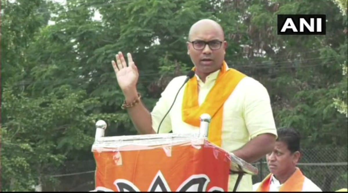 बीजेपी सांसद धर्मपुरी अरविंद की ओवैसी को चेतावनी, बोले- क्रेन से उल्टा लटका कर काट दूंगा आपकी दाढ़ी बीजेपी सांसद धर्मपुरी अरविंद की ओवैसी को चेतावनी, बोले- क्रेन से उल्टा लटका कर काट दूंगा आपकी दाढ़ी