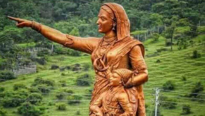 Rajmata Jijabai Jayanti 2020: राजमाता जीजाबाई की 422वीं जयंती 12 जनवरी को, जानें एक ऐसी वीरांगना की गाथा जिसने हर दुख सहकर शिवाजी को बनाया 'छत्रपति' Rajmata Jijabai Jayanti 2020: राजमाता जीजाबाई की 422वीं जयंती 12 जनवरी को, जानें एक ऐसी वीरांगना की गाथा जिसने हर दुख सहकर शिवाजी को बनाया 'छत्रपति'