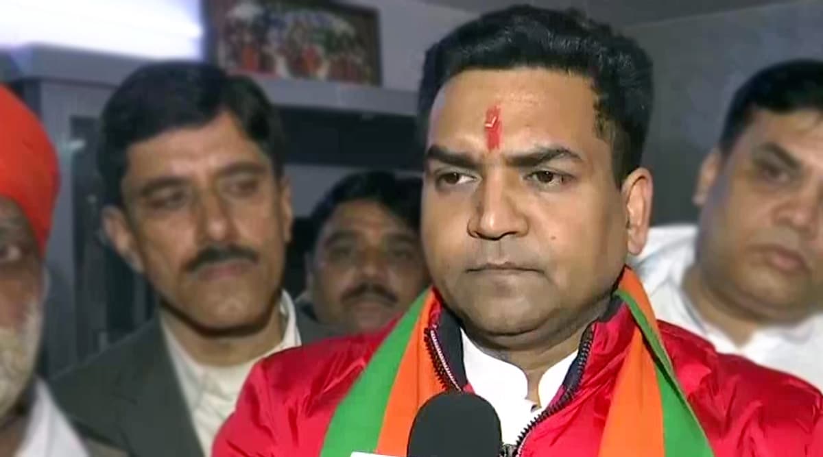 कपिल मिश्रा के 'मिनी पाकिस्तान' वाले ट्वीट पर बवाल, चुनाव आयोग ने ट्विटर को लिखा पत्र कपिल मिश्रा के 'मिनी पाकिस्तान' वाले ट्वीट पर बवाल, चुनाव आयोग ने ट्विटर को लिखा पत्र