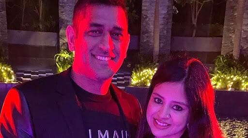 एमएस धोनी ने पत्नी साक्षी के साथ नए साल का किया स्वागत, देखें स्टाइलिश कपल की तस्वीर एमएस धोनी ने पत्नी साक्षी के साथ नए साल का किया स्वागत, देखें स्टाइलिश कपल की तस्वीर