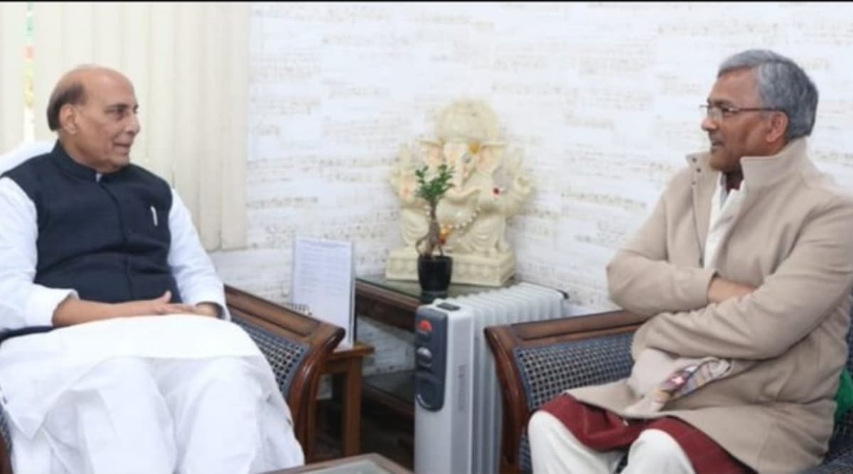 उत्तराखंड: रक्षा मंत्री राजनाथ सिंह से मिले सीएम त्रिवेंद्र सिंह रावत, सेना के लापता जवान राजेंद्र सिंह नेगी का जल्द पता लगाने की अपील की उत्तराखंड: रक्षा मंत्री राजनाथ सिंह से मिले सीएम त्रिवेंद्र सिंह रावत, सेना के लापता जवान राजेंद्र सिंह नेगी का जल्द पता लगाने की अपील की