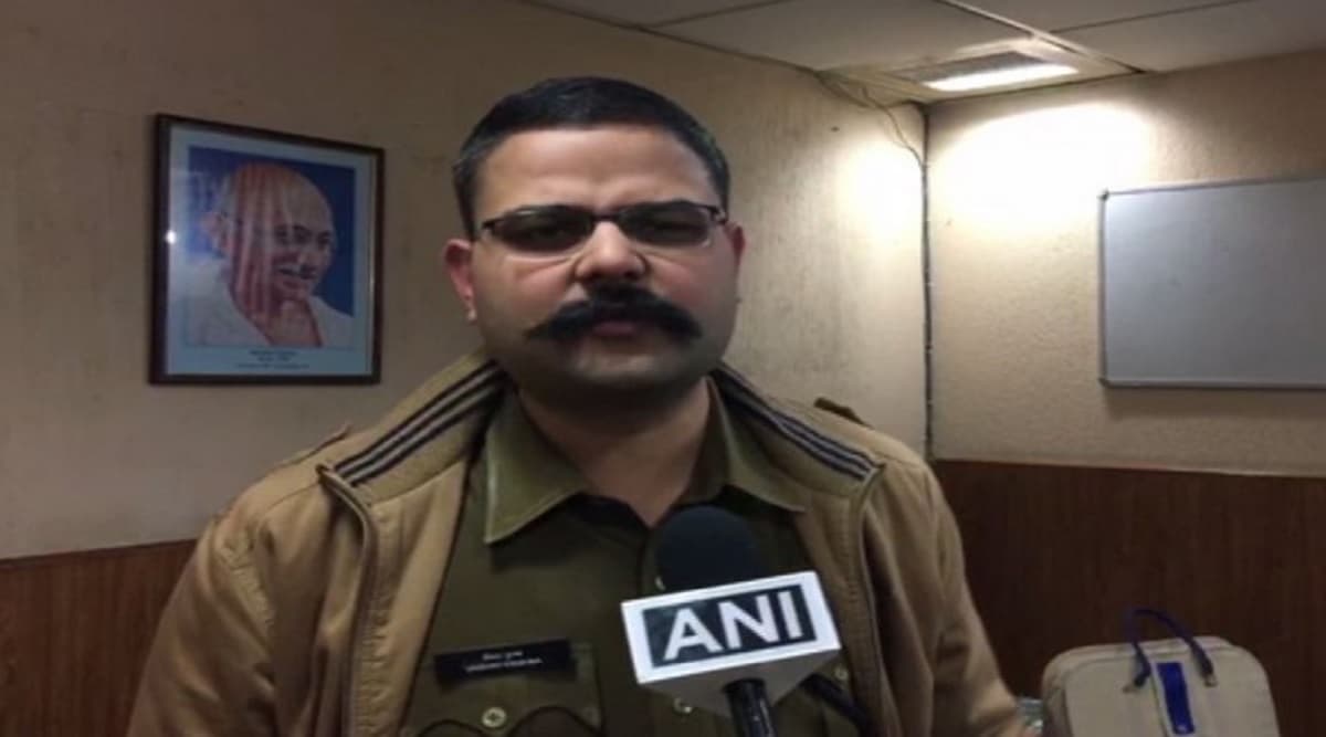नोएडा पुलिस ने एसएसपी वैभव कृष्ण के कथित अश्लील वीडियो मामले में दर्ज की एफआईआर नोएडा पुलिस ने एसएसपी वैभव कृष्ण के कथित अश्लील वीडियो मामले में दर्ज की एफआईआर