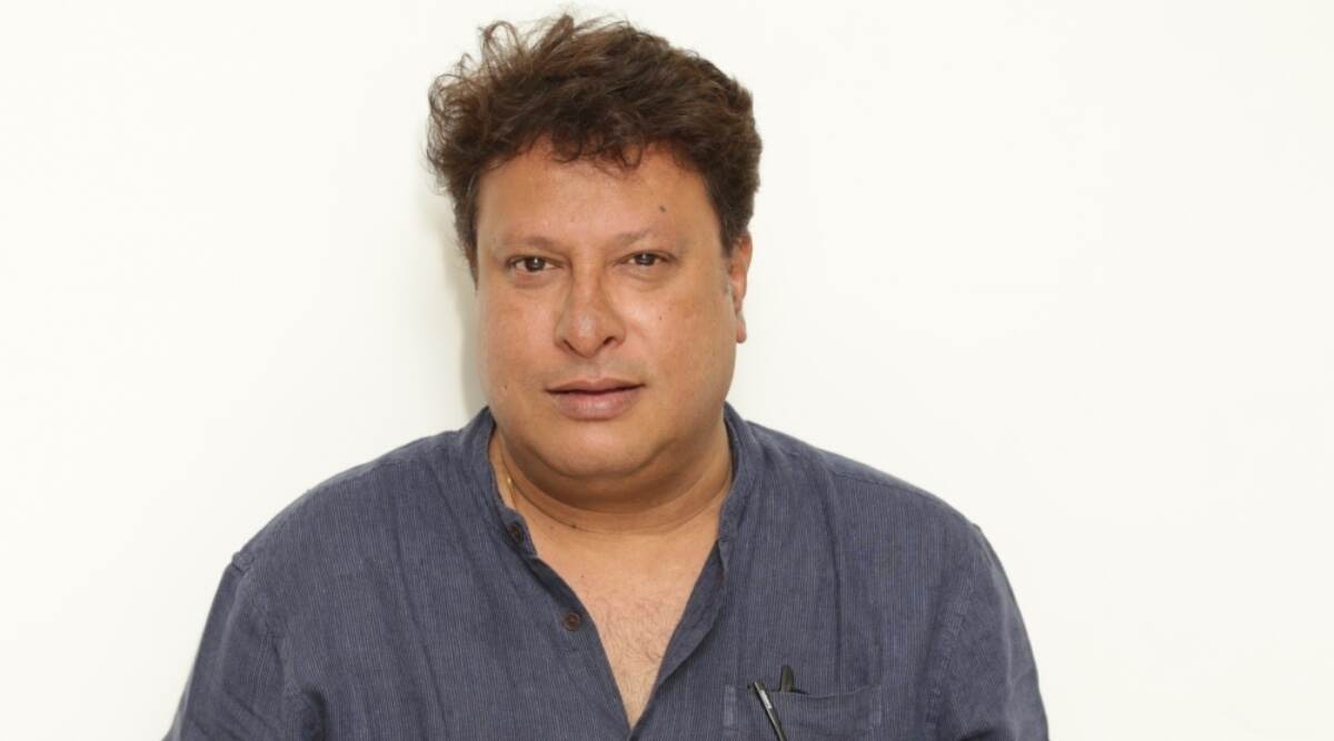 बेंगलुरु जा रही तिग्मांशु धूलिया की भतीजी संग ट्रेन में हुई छेड़छाड़, हेल्पलाइन पर भड़के डायरेक्टर बेंगलुरु जा रही तिग्मांशु धूलिया की भतीजी संग ट्रेन में हुई छेड़छाड़, हेल्पलाइन पर भड़के डायरेक्टर