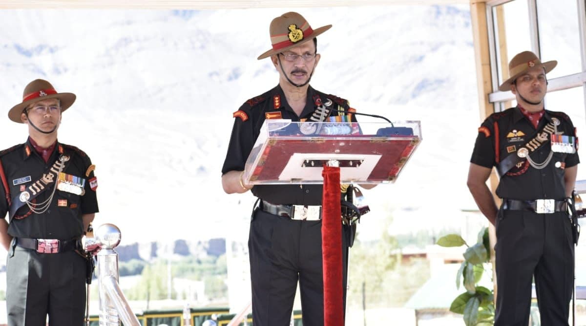 करगिल युद्ध के हीरो लेफ्टिनेंट जनरल वाई के जोशी बने सेना की उत्तरी कमान के चीफ करगिल युद्ध के हीरो लेफ्टिनेंट जनरल वाई के जोशी बने सेना की उत्तरी कमान के चीफ