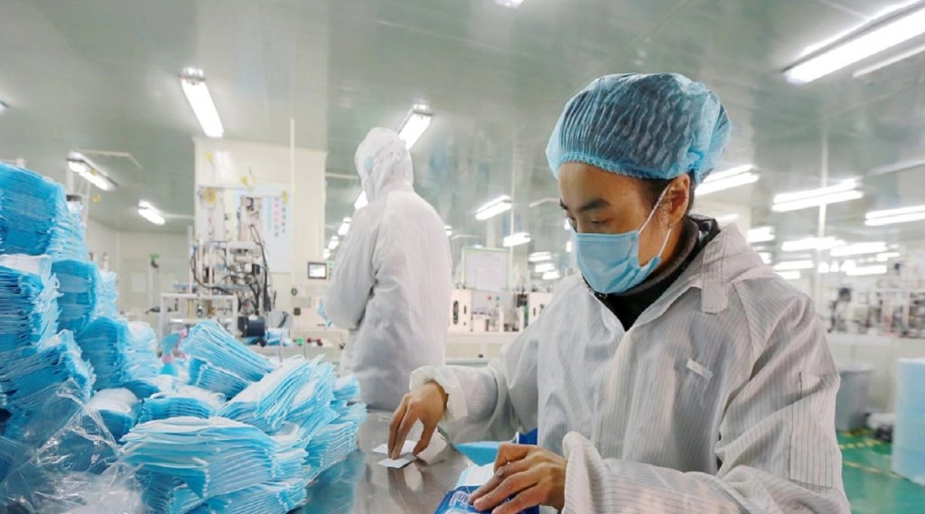 पेइचिंग में मुख्य लोगों में कोरोना वैक्सीन लगाने का काम शुरू