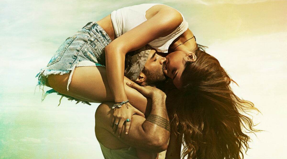 दिशा पटानी ने 'मलंग' को-स्टार आदित्य रॉय कपूर को किया Kiss, फिल्म से रोमांटिक पोस्टर हुआ रिलीज दिशा पटानी ने 'मलंग' को-स्टार आदित्य रॉय कपूर को किया Kiss, फिल्म से रोमांटिक पोस्टर हुआ रिलीज