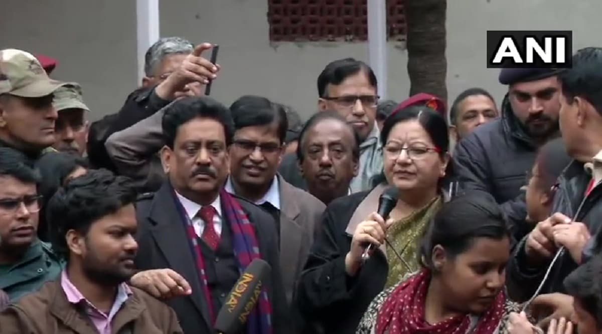 जामिया मिल्लिया इस्लामिया के कुलपति ने दिल्ली पुलिस के वरिष्ठ अधिकारियों से की मुलाकात, एफआईआर दर्ज करने को लेकर हुई चर्चा जामिया मिल्लिया इस्लामिया के कुलपति ने दिल्ली पुलिस के वरिष्ठ अधिकारियों से की मुलाकात, एफआईआर दर्ज करने को लेकर हुई चर्चा