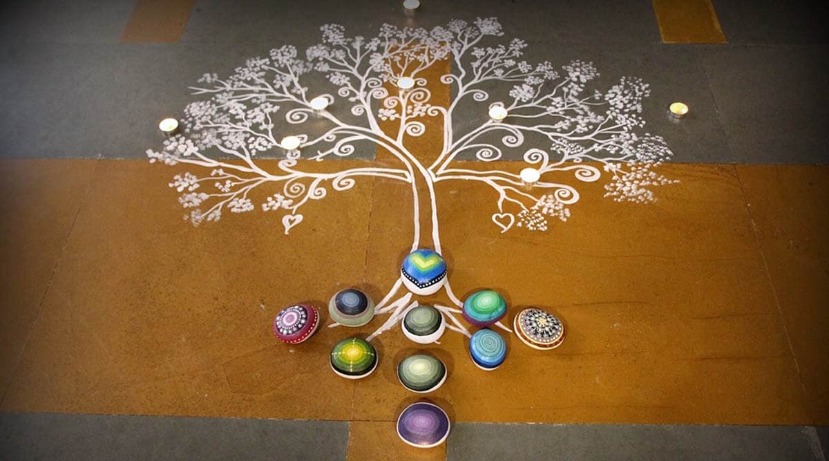 Makar Sankranti 2020 Rangoli Designs: मकर संक्रांति के पर्व को रंगोली के इन आकर्षक डिजाइनों से बनाएं खास, देखें वीडियो Makar Sankranti 2020 Rangoli Designs: मकर संक्रांति के पर्व को रंगोली के इन आकर्षक डिजाइनों से बनाएं खास, देखें वीडियो