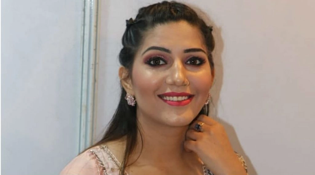 सपना चौधरी ने पीच कलर का लहंगा पहन दिखाया ग्लैमरस अवतार 