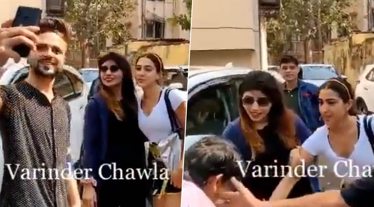 सारा अली खान के हाथ पर फैन ने की Kiss करने की कोशिश, सुरक्षाकर्मियों ने बचाया, देखें Video सारा अली खान के हाथ पर फैन ने की Kiss करने की कोशिश, सुरक्षाकर्मियों ने बचाया, देखें Video
