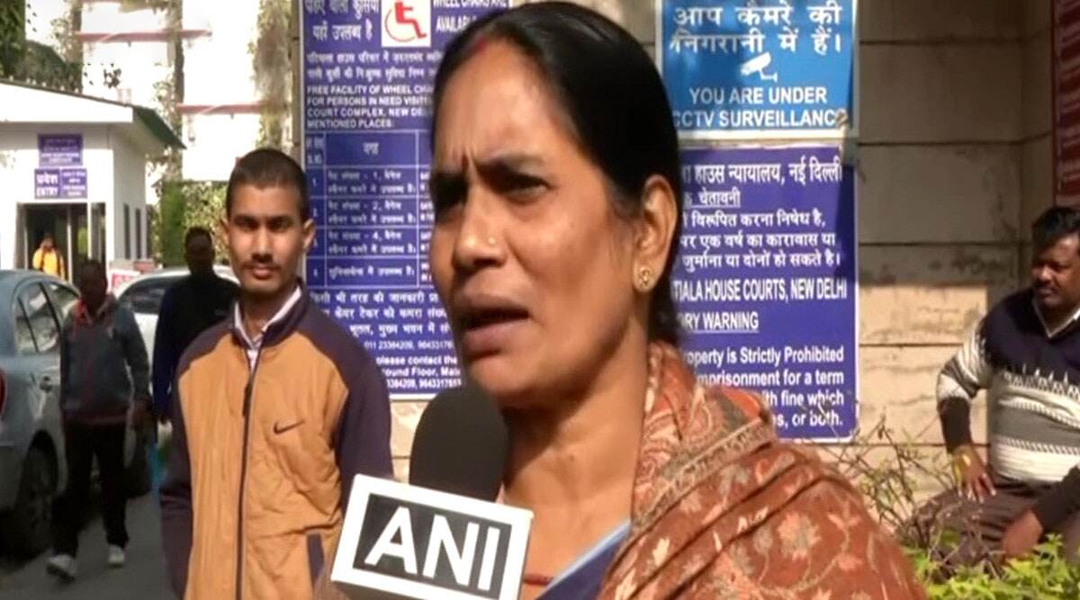 Nirbhaya Gangrape Case: आशा देवी ने कहा- दोषियों को मिला समय खत्म, फांसी में देरी के लिए कर रहे हैं साजिश Nirbhaya Gangrape Case: आशा देवी ने कहा- दोषियों को मिला समय खत्म, फांसी में देरी के लिए कर रहे हैं साजिश