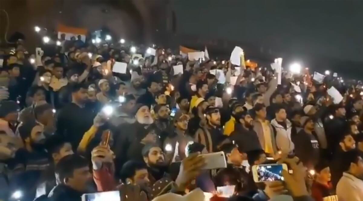 दिल्ली: जामा मस्जिद में हजारों लोगों ने गाया जन गण मन, सोशल मीडिया पर वायरल हुआ वीडियो दिल्ली: जामा मस्जिद में हजारों लोगों ने गाया जन गण मन, सोशल मीडिया पर वायरल हुआ वीडियो