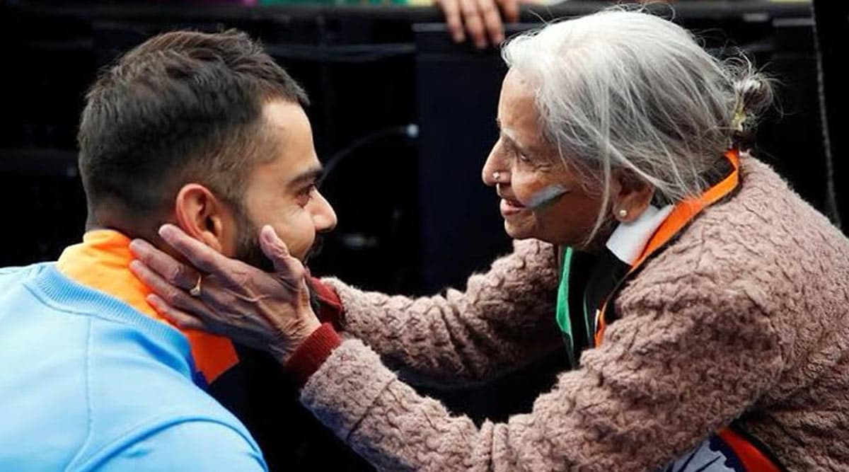 Team India की सुपर फैन चारुलता पटेल का हुआ निधन, व्हीलचेयर पर बैठ किया था भारतीय टीम को सपोर्ट, कप्तान कोहली के साथ तस्वीर हुई थी वायरल Team India की सुपर फैन चारुलता पटेल का हुआ निधन, व्हीलचेयर पर बैठ किया था भारतीय टीम को सपोर्ट, कप्तान कोहली के साथ तस्वीर हुई थी वायरल