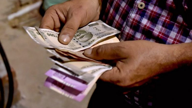 डॉलर के मुकाबले लुढ़का रुपया, करीब 8 महीने के निचले स्तर पर पहुंची देसी करेंसी