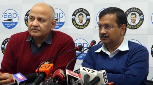 केजरीवाल कैबिनेट में नहीं मिली किसी महिला को जगह, मनीष सिसोदिया समेत इन मंत्रियों ने ली शपथ केजरीवाल कैबिनेट में नहीं मिली किसी महिला को जगह, मनीष सिसोदिया समेत इन मंत्रियों ने ली शपथ