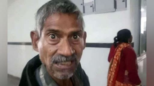 मध्यप्रदेश: छतरपुर जिला अस्पताल में मानसिक रोगी ने की मरीजों की जांच, देखें वीडियो मध्यप्रदेश: छतरपुर जिला अस्पताल में मानसिक रोगी ने की मरीजों की जांच, देखें वीडियो