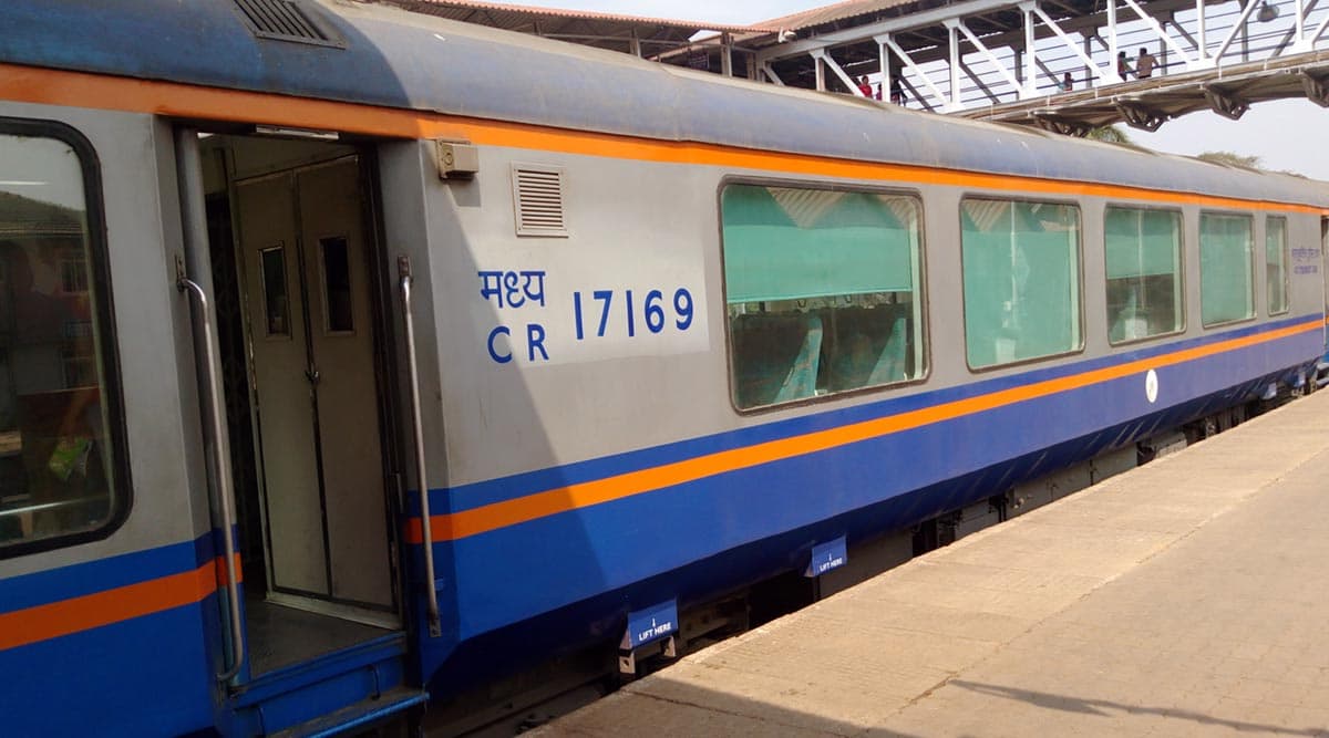 Indian Railways: क्या अपने देखी रेलवे की विस्टाडोम कोच, पारदर्शी छत के साथ इन खूबियों से होती है लैस Indian Railways: क्या अपने देखी रेलवे की विस्टाडोम कोच, पारदर्शी छत के साथ इन खूबियों से होती है लैस