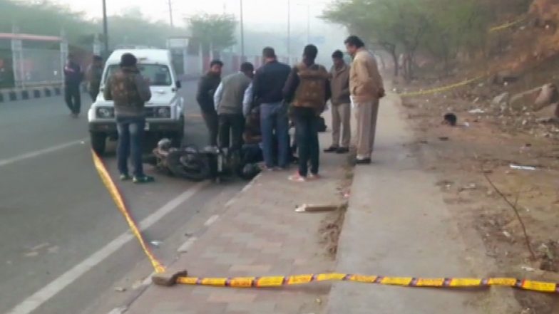 दिल्ली पुलिस ने पुल प्रह्लादपुर इलाके में मुठभेड़ के दौरान दो बदमाशों को किया ढेर