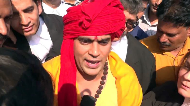 कोरोना वायरस पर हिंदू महासभा अध्यक्ष स्वामी चक्रपाणी का बेतुका बयान, कहा- यह बीमारी नहीं एक अवतार, मांसाहारियों को सजा देने के लिए आया है