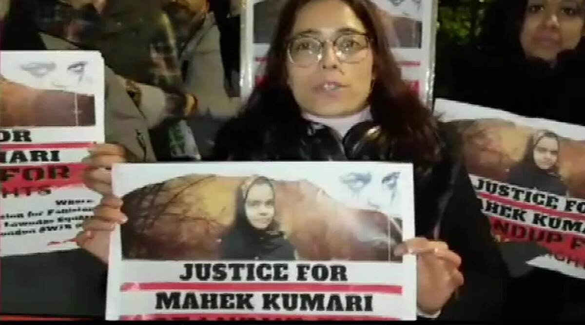 पाकिस्तान में नाबालिग हिंदू लड़की के धर्मांतरण का विरोध जारी, लंदन में PAK हाईकमीशन के बाहर प्रदर्शन पाकिस्तान में नाबालिग हिंदू लड़की के धर्मांतरण का विरोध जारी, लंदन में PAK हाईकमीशन के बाहर प्रदर्शन