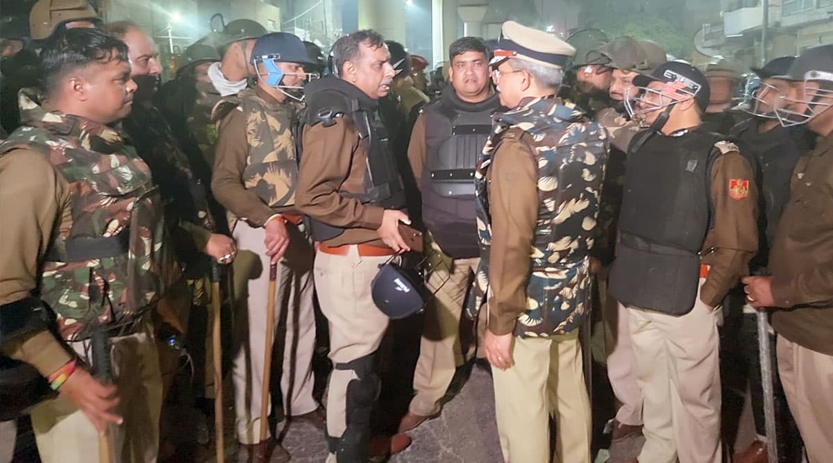 CAA: नॉर्थ ईस्ट दिल्ली में तनाव के चलते आज बंद रहेंगे सभी स्कूल, हिंसा में अब तक 4 की मौत- केंद्र ने दिए सख्त कार्रवाई के आदेश CAA: नॉर्थ ईस्ट दिल्ली में तनाव के चलते आज बंद रहेंगे सभी स्कूल, हिंसा में अब तक 4 की मौत- केंद्र ने दिए सख्त कार्रवाई के आदेश