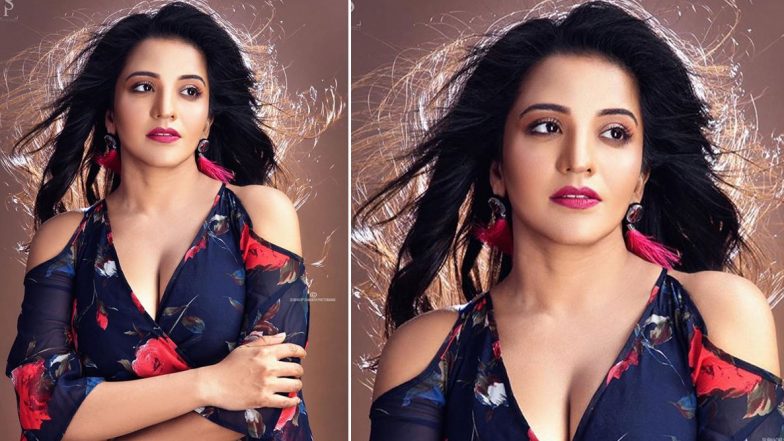 Monalisa Cute Photos: भोजपुरी एक्ट्रेस मोनालिसा ने ब्लू फ्लोरल ड्रेस में शेयर की बेहद ही खूबसूरत फोटो, देखकर दीवाने हो जाएंगे आप