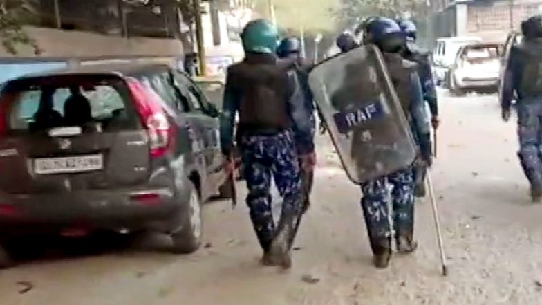 दिल्ली: मौजपुर और ब्रह्मपुरी में फिर पत्थरबाजी, अबतक 7 की मौत, 105 घायल, CM केजरीवाल ने विधायकों की बुलाई बैठक