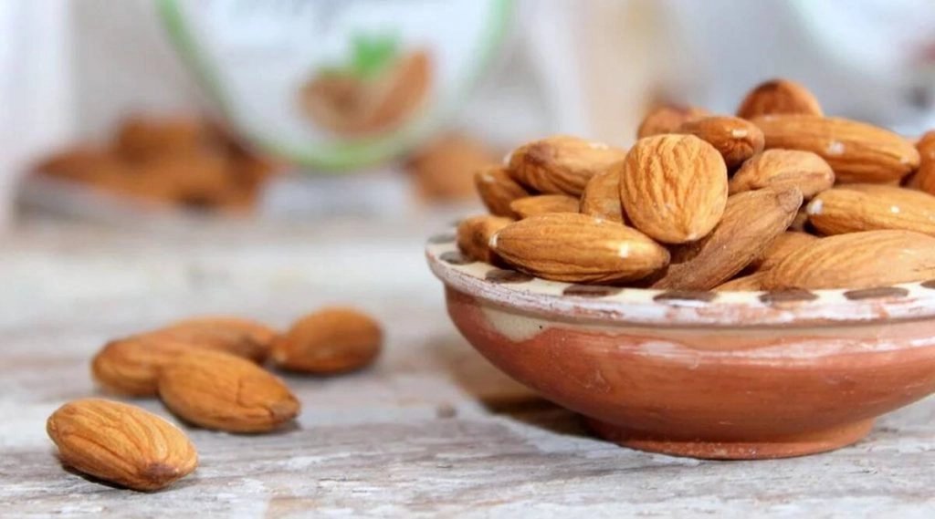 वजन कम करना चाहते हैं? अपने डायट में शामिल करें ये 5 ड्राई फ्रूट्स