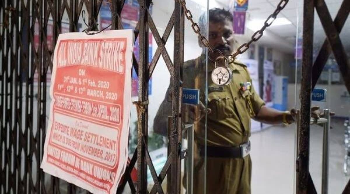 Bank Strike in March 2020: मार्च में लगातार 5 दिन ठप्प रहेगा बैंकों का कामकाज, कैश की किल्लत से आम आदमी हो सकता है परेशान Bank Strike in March 2020: मार्च में लगातार 5 दिन ठप्प रहेगा बैंकों का कामकाज, कैश की किल्लत से आम आदमी हो सकता है परेशान