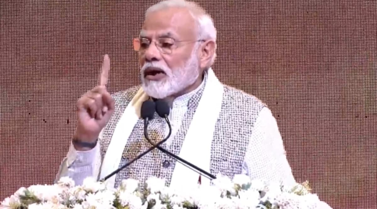वाराणसी में बोले पीएम मोदी, सामान्य कारोबारियों को दस्तावेज के बोझ से मुक्त करने का काम जारी वाराणसी में बोले पीएम मोदी, सामान्य कारोबारियों को दस्तावेज के बोझ से मुक्त करने का काम जारी