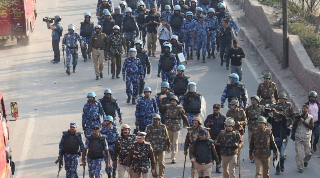 दिल्ली हिंसा के बाद हरियाणा में हाई अलर्ट घोषित, तीन जिलों में मोबाइल इंटरनेट सेवा पर 24 घंटे के लिए रोक