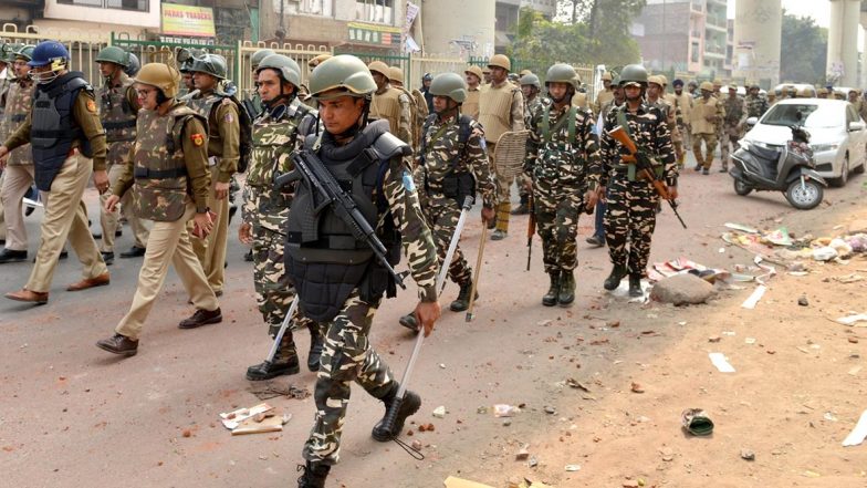 उत्तर-पूर्वी दिल्ली में सुरक्षा बलों ने किया फ्लैग मार्च