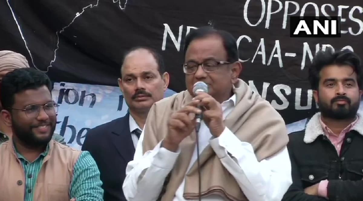 जेएनयू में पी चिदंबरम बोले- राज्यों के सहयोग के बिना NPR नहीं लागू किया जा सकता, शाहीन बाग पर कही ये बड़ी बात जेएनयू में पी चिदंबरम बोले- राज्यों के सहयोग के बिना NPR नहीं लागू किया जा सकता, शाहीन बाग पर कही ये बड़ी बात